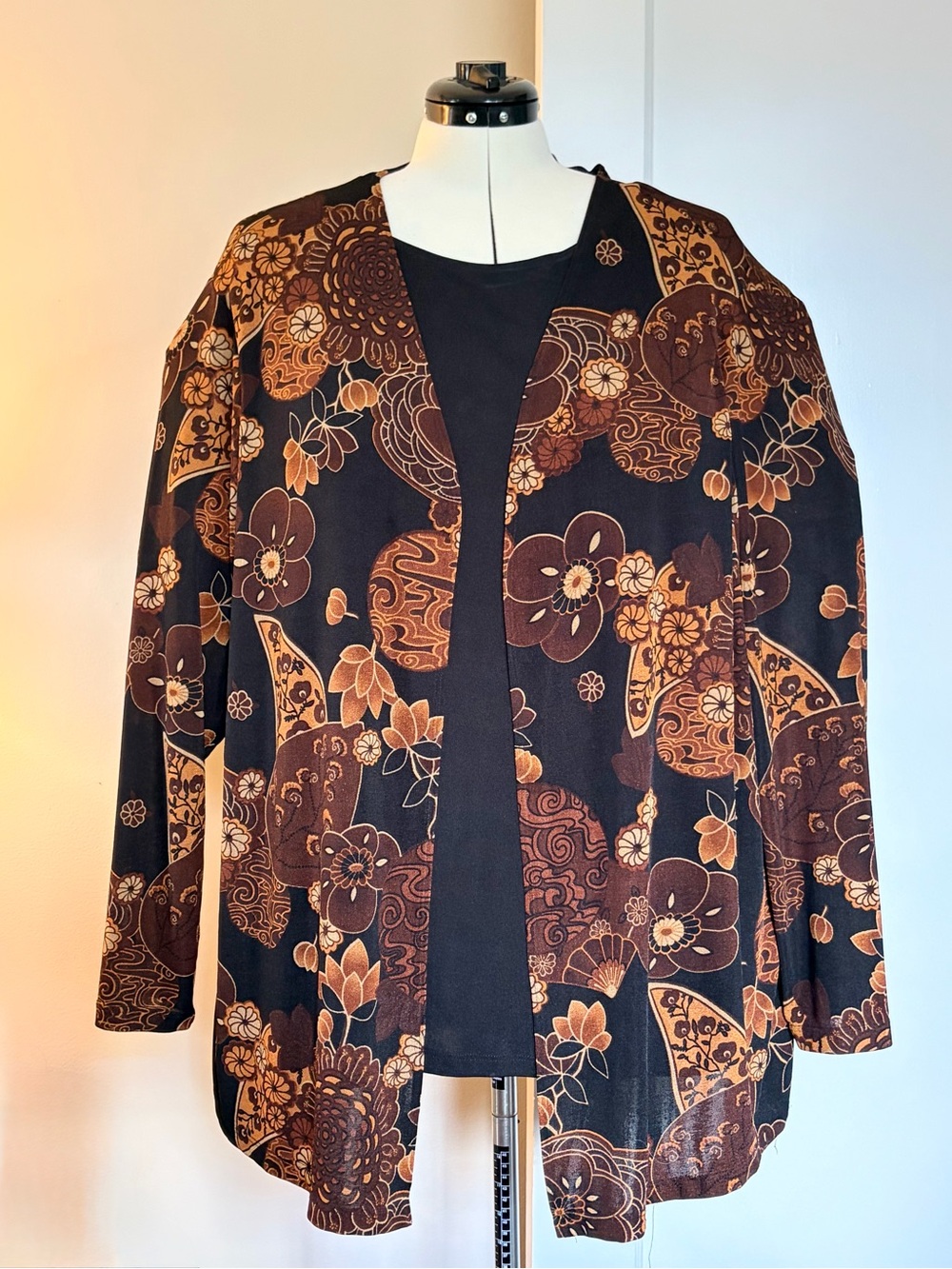 1-pc layered top that looks like 2-pc set